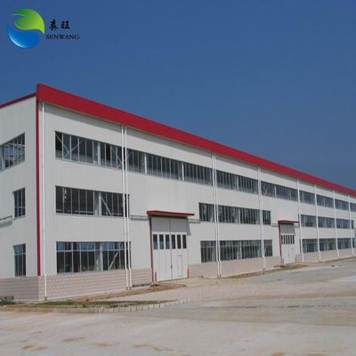 Carga en vivo 0.5KNm2 Taller de estructuras de acero con sistema de iluminación opcional y paneles de acero de color