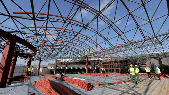 Construcción de talleres prefabricados con techo de acero corrugado