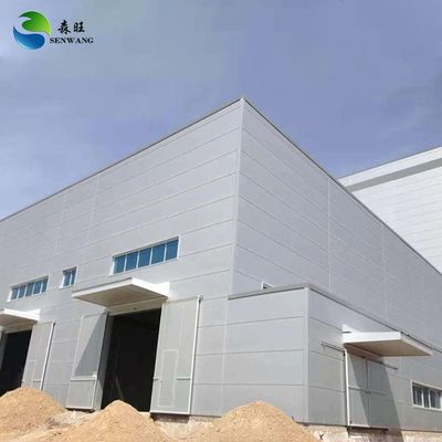 Construcción prefabricada de acero de varios pisos, talleres, kits de construcción con puerta corredera, paneles de sandwich, techo y pared