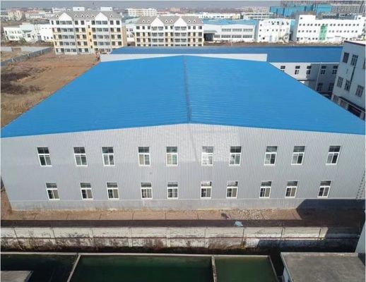 Almacén de estructuras de acero con ventanas de PVC y frenos angulares