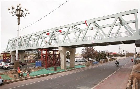 Guía de ingenieros Instalación Puente de estructura de acero diseñado para resistir fuerzas sísmicas