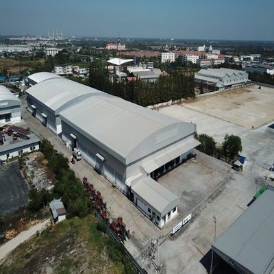 Fundamento de hormigón Estructura de acero prefabricada seca Construcción de almacenes Techo inclinado