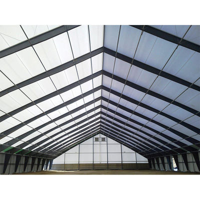 Taller de estructura de acero estandarizado con techo de chapa de acero galvanizado