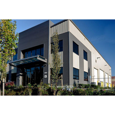 Instalación de almacenamiento de metal compatible con la carga de nieve con techo y panel de pared de chapa de acero de color personalizable