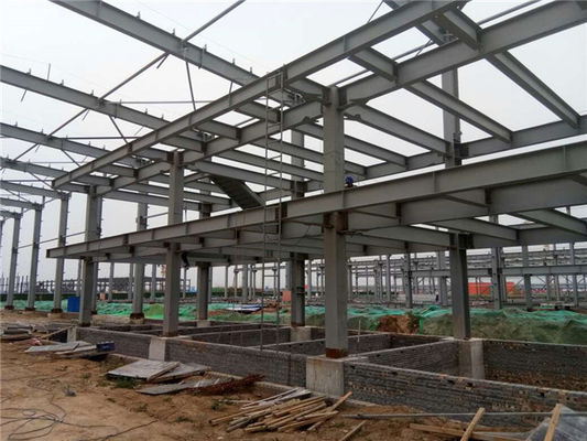 Edificios de almacén prefabricados de gran envergadura marco de acero galvanizado resistente a las intemperie grado Q235B