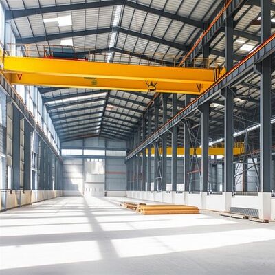 Almacén de estructura de acero de instalación rápida con grúa según los requisitos del cliente y estructural de 50 años, ideal para uso industrial