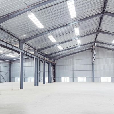 Almacén de estructuras prefabricadas de acero con una duración de vida de 20 a 50 años con certificación CE y capacidad de grúa de 5 toneladas*2