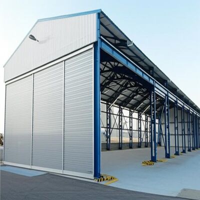 Instalación de almacenamiento de metal recubierto de PVC con conexión de pernos duradera segura y adecuada para aplicaciones industriales