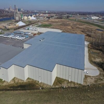 Almacén de estructura de acero de materia prima de acero Q355B con estructura de rejilla de gran luz y recubrimiento de pintura anticorrosiva