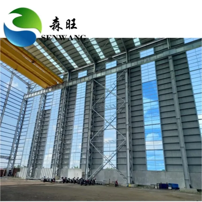 Almacén con estructura de acero de estilo industrial que utiliza tirantes circulares de tubo de acero diseñados para soporte y almacenamiento industrial